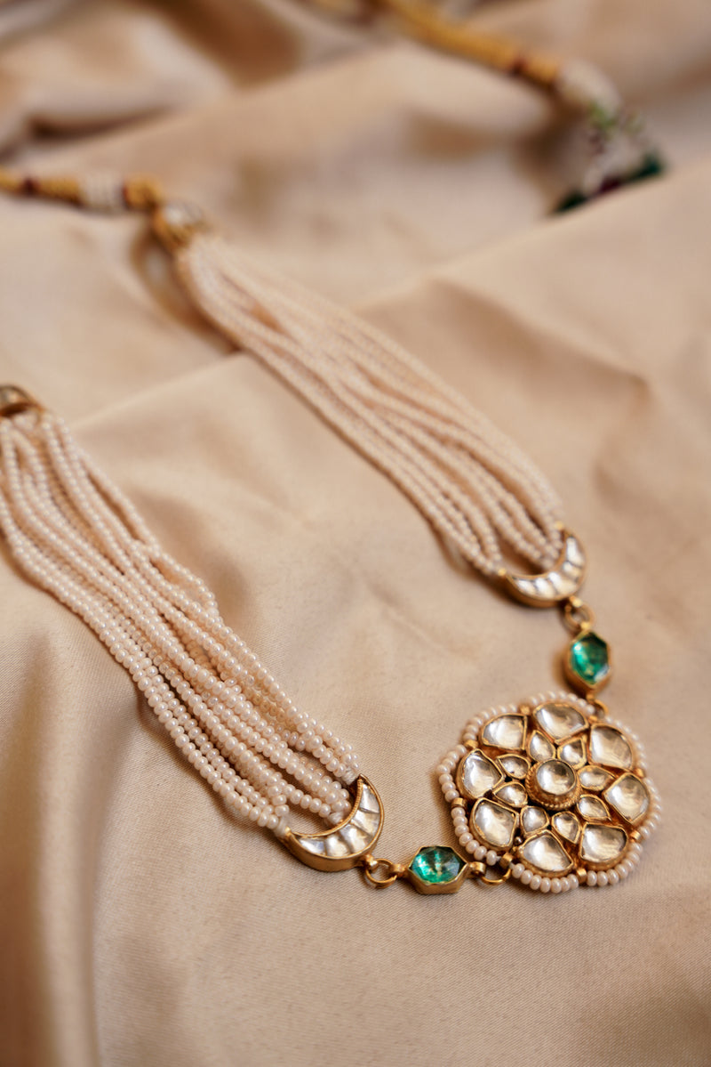 Mehnaz choker
