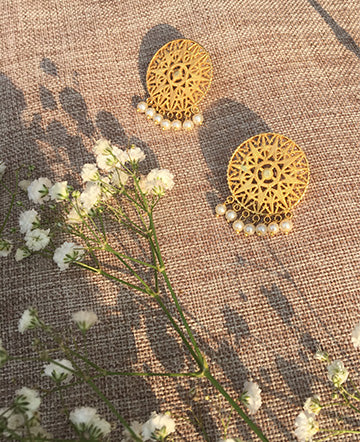 Gold plated earrings with freshwater pearls
